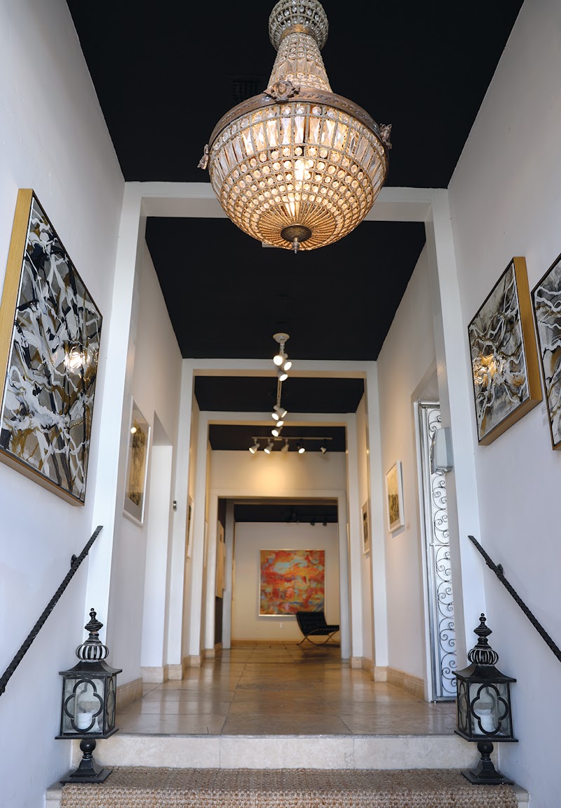 CINQ Gallery