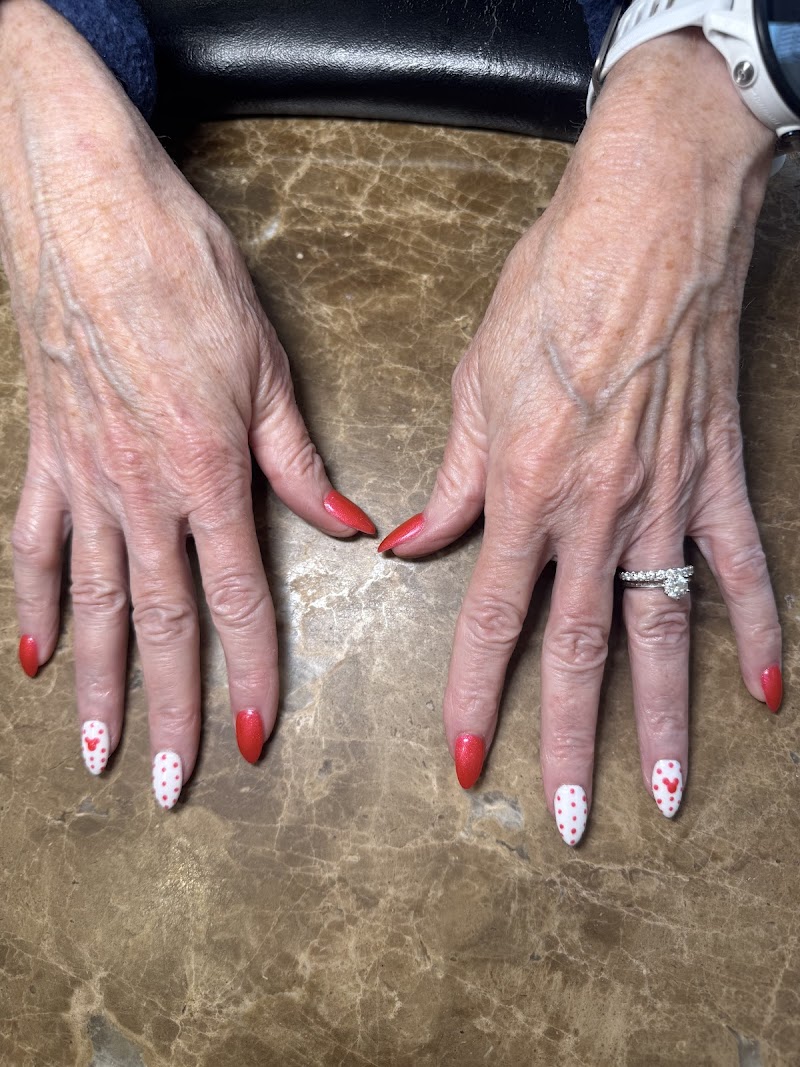 Hollywood Nails